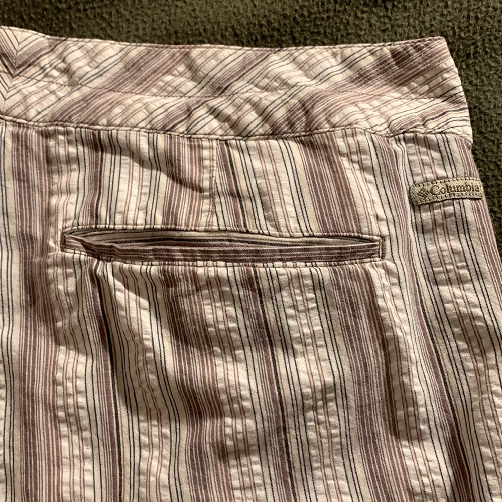 Columbia “River Resort” striped shorts. Inseam 12 inches. Size 8 - Picture 9 of 13